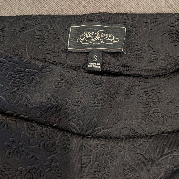Floral Embossed Leggings / Black / Size Small - Picture 6 of 6